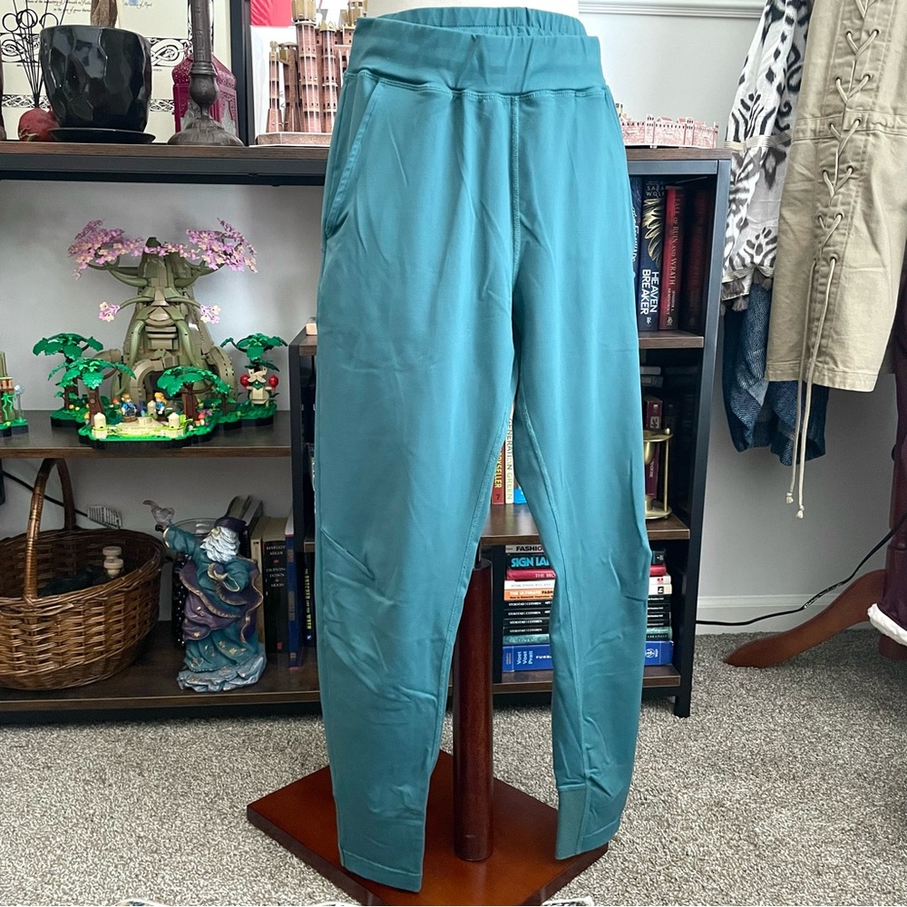 Alphalete joggers